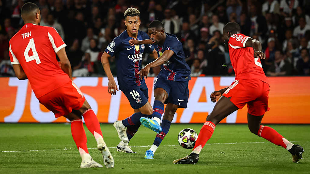 Ousmane Dembélé trifft zum zwischenzeitlichen 5:2 während des Halbfinal-Hinspiels des FC Bayern in der Champions League bei Paris Saint-Germain