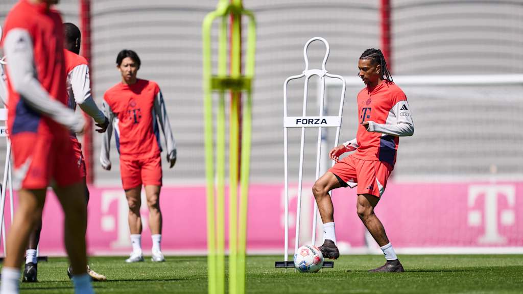 Michael Olise in Bayern training