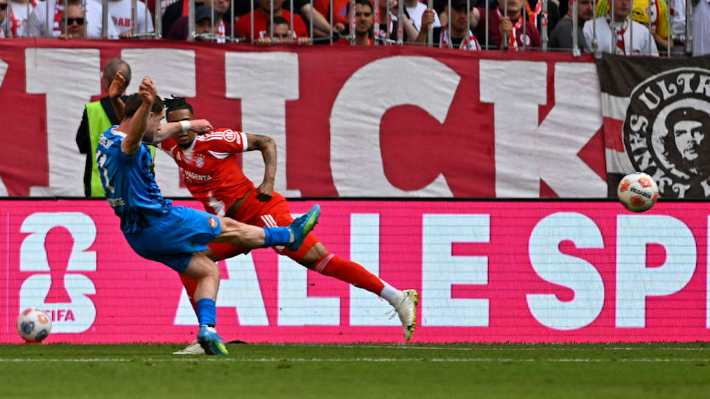 Budu Zivzivadze schließt ab zum 2:3 im Bundesliga-Spiel des FC Bayern gegen den 1. FC Heidenheim