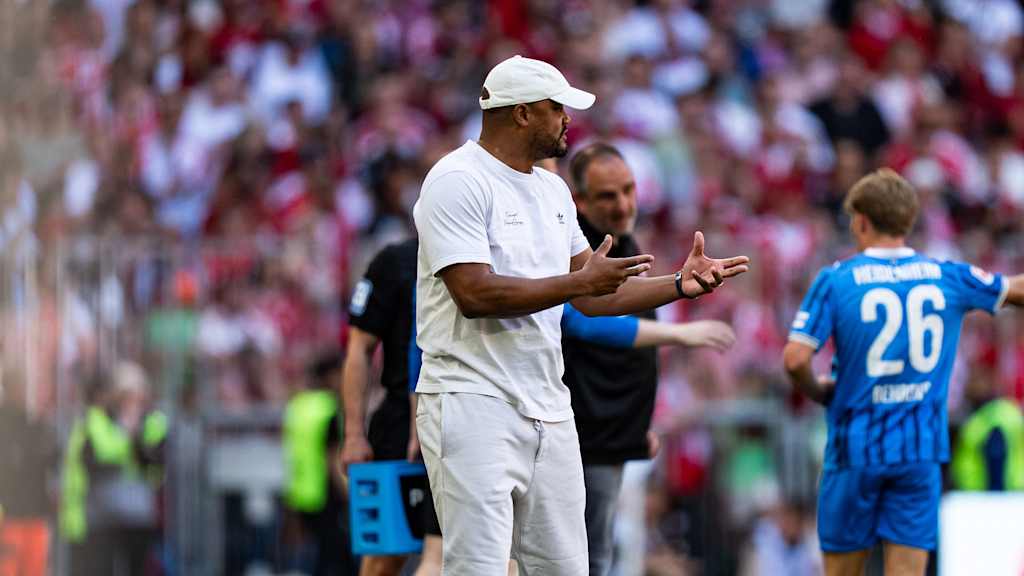 Vincent Kompany gibt Anweisungen während des Spiels gegen Heidenheim.