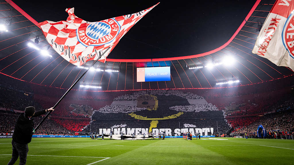 Choreo der FC Bayern-Fans vor dem Spiel gegen Lazio Rom