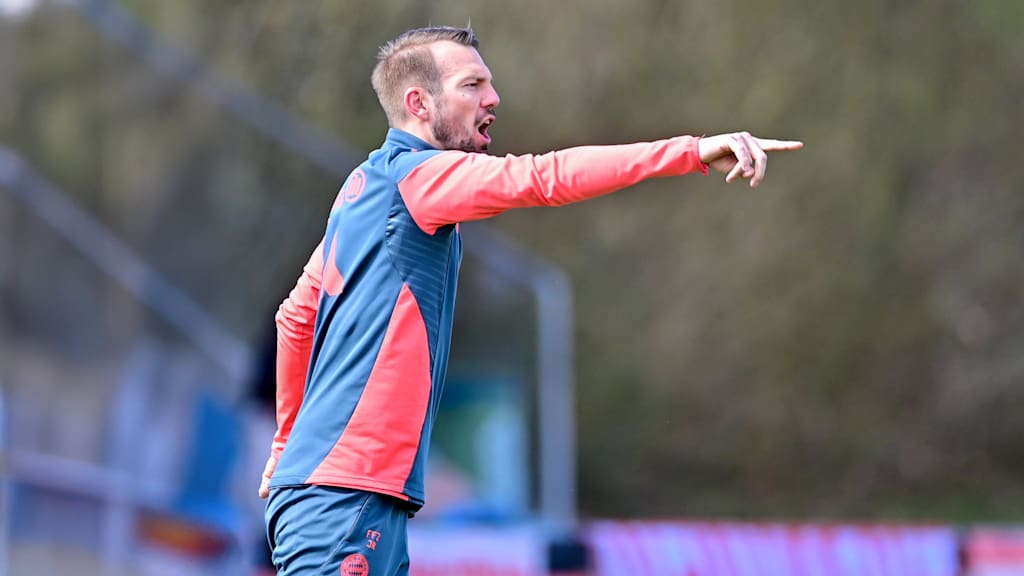 Jerome Reissacher coacht an der Seitenlinie.