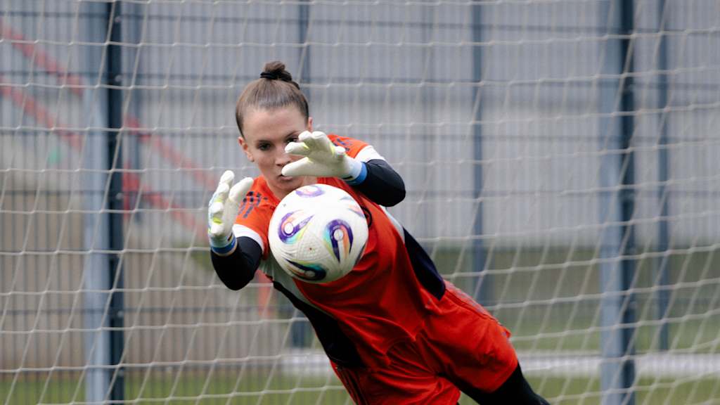 Ena Mahmutovic während einer Trainingseinheit der FC Bayern Frauen.