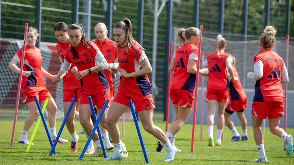 Die FC Bayern Frauen während einer Trainingseinheit.
