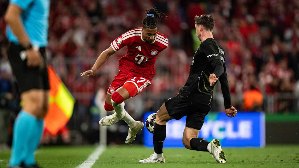 Michael Olise im Zweikampf mit Fabian Ruiz im Rückspiel des FC Bayern gegen Paris Saint-Germain in der Champions League