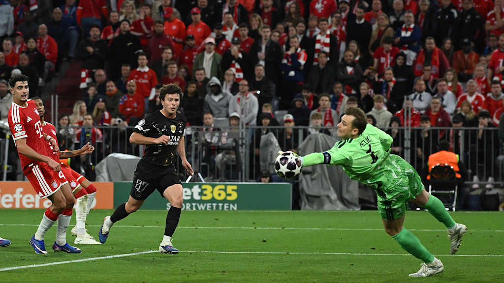Manuel Neuer zeigt eine starke Parade im Rückspiel des FC Bayern gegen Paris Saint-Germain in der Champions League