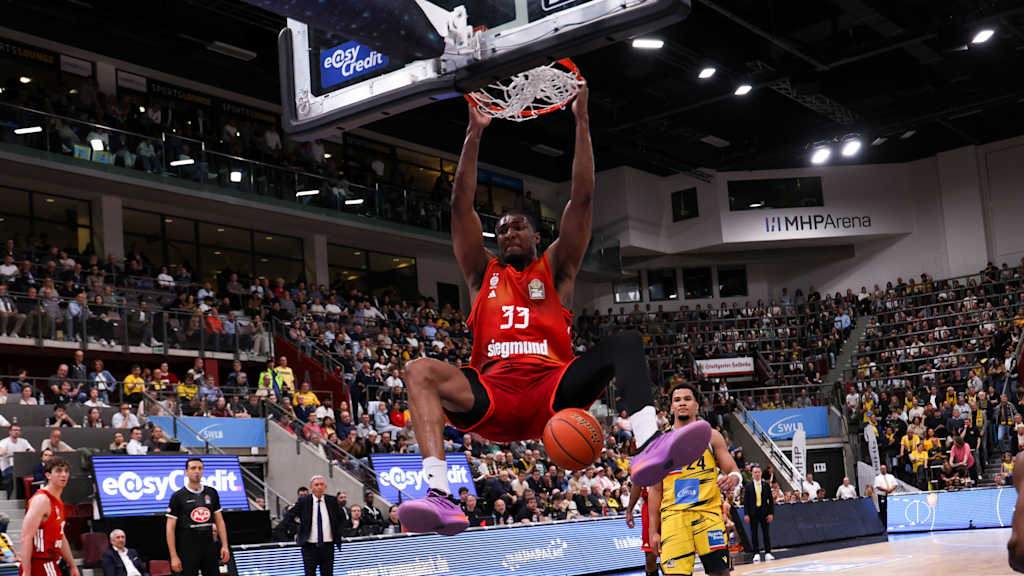 David McCormack Dunk vs Ludwigsburg