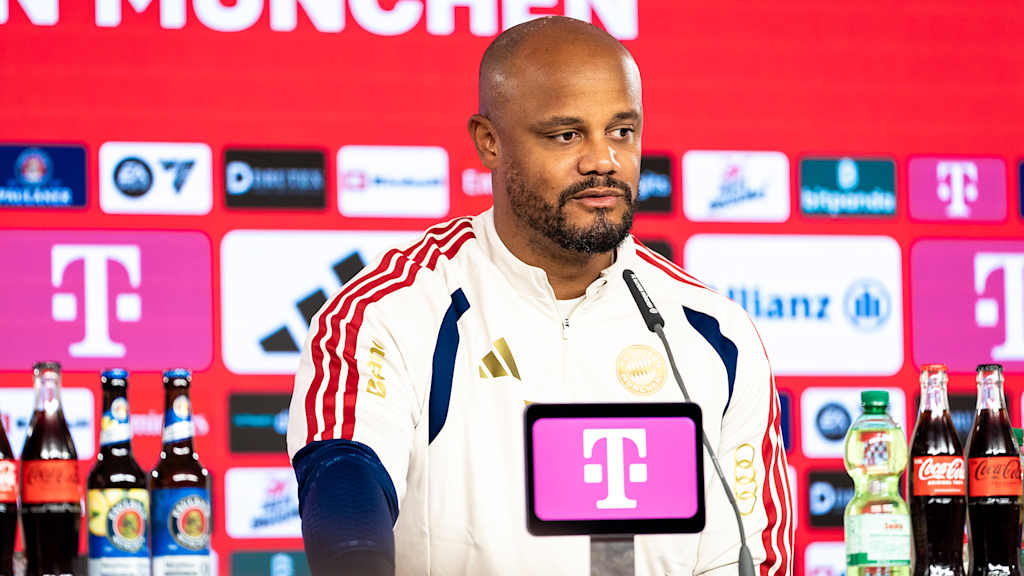 Vincent Kompany spricht auf einer PK