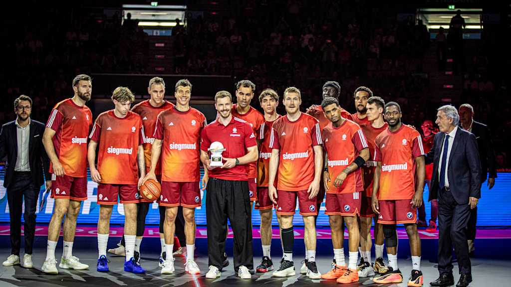 Andreas Obst MVP Trophäe FC Bayern Basketball Team