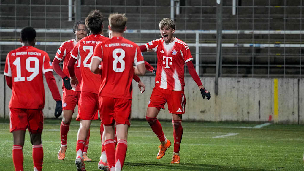 Guido Della Rovere jubelt mit dem Team.