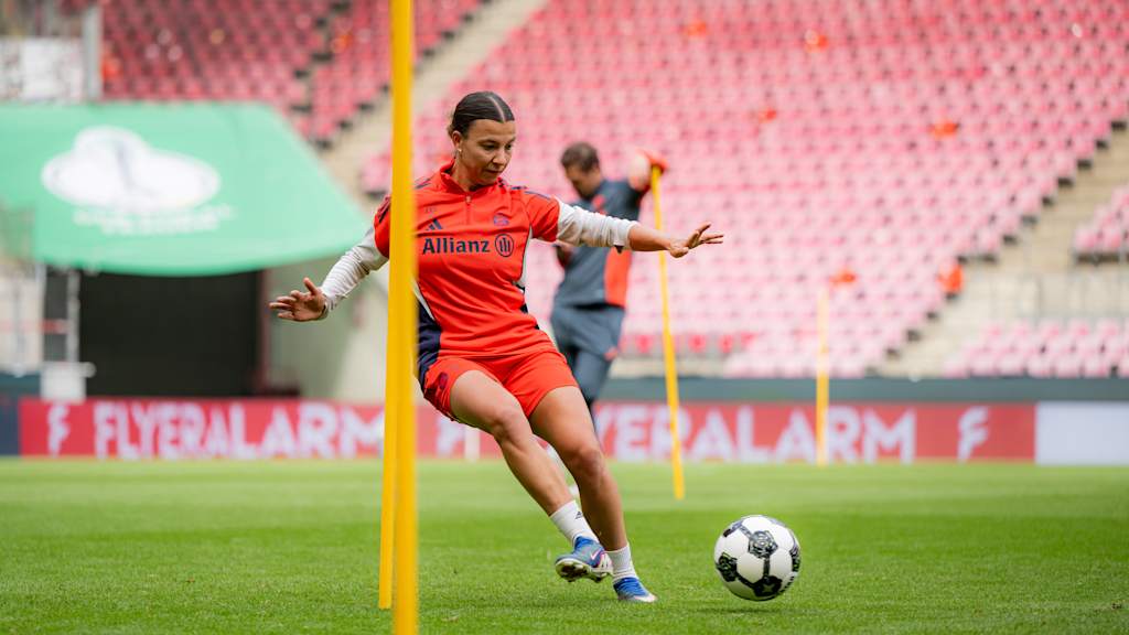 Arianna Caruso während des Abschlusstrainings der FC Bayern Frauen in Köln.