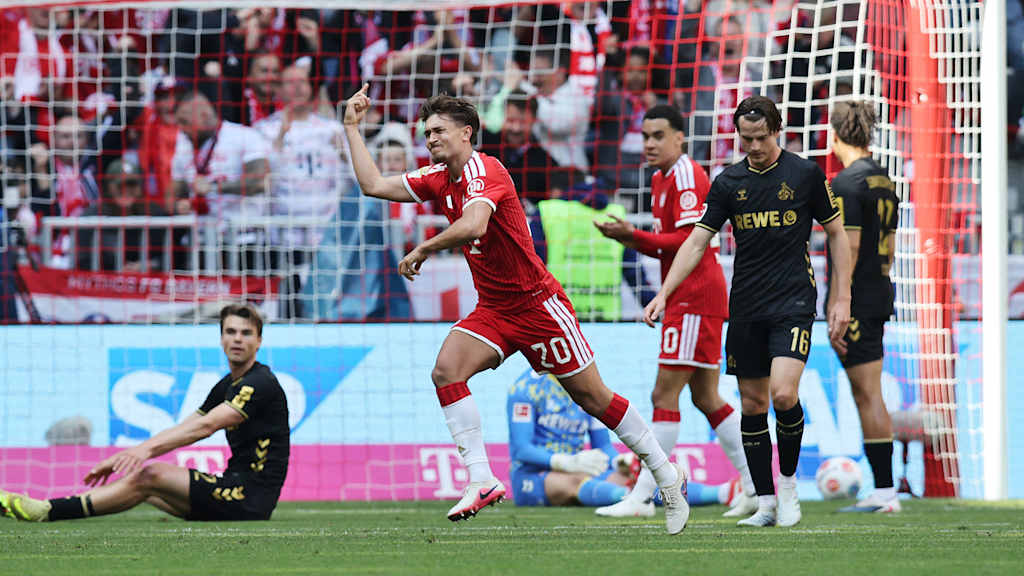 Tom Bischof dreht jubelnd ab unmittelbar nach dem Tor zum 3:1 im Bundesliga-Spiel des FC Bayern gegen den 1. FC Köln