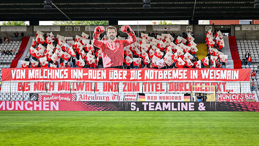 Choreographie zu ehren von Holger Seitz beim Heimspiel der FC Bayern Amateure gegen den VfB Eichstätt in der Regionalliga Bayern