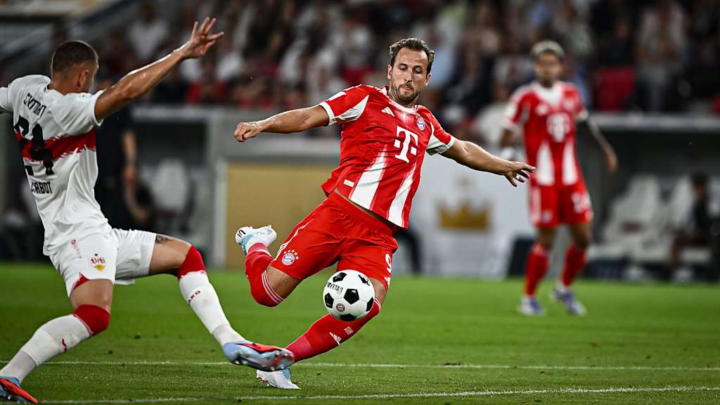 Harry Kane beim Torschuss zu seinem Treffer zum 1:0 während des Franz Beckenbauer-Supercup zwischen dem VfB Stuttgart und dem FC Bayern