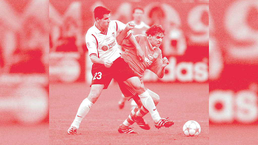 Owen Hargreaves im Zweikampf mit einem Valencia-Spieler im CL-Finale 2001