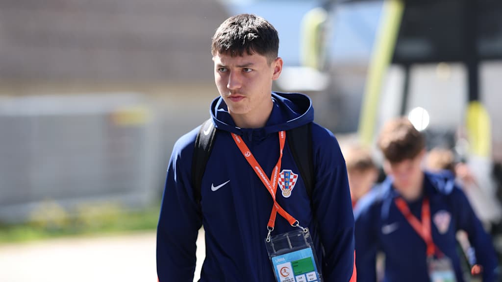 Filip Pavic im Trainingsanzug der Kroatischen Nationalmannschaft.