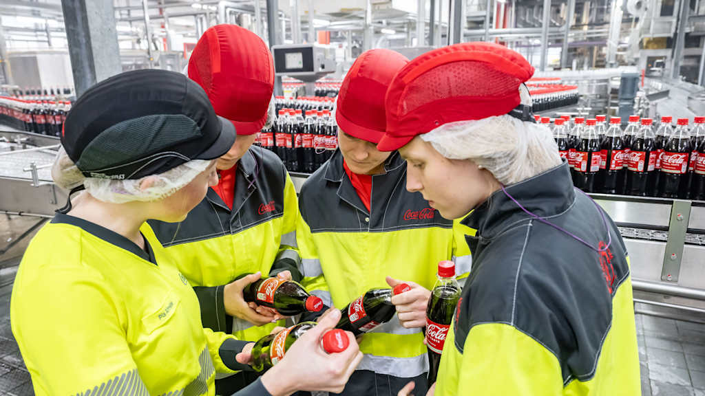 Die FCB-Frauen zu Besuch bei CocaCola in Fürstenfeldbruck