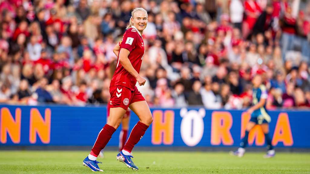Pernille Harder jubelt
