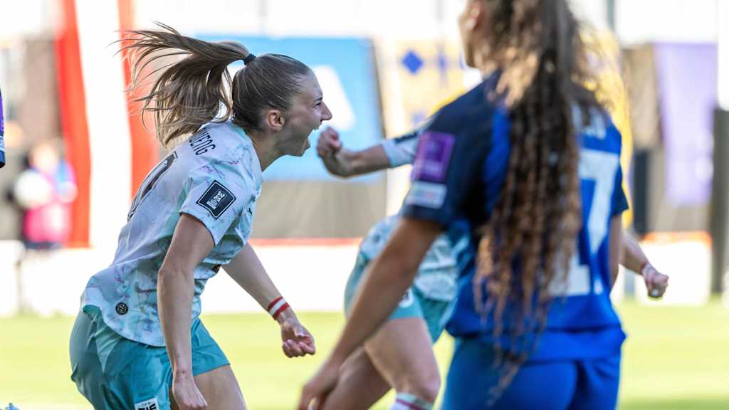Katharina Naschenweng jubelt im Trikot der österreichischen Nationalmannschaft
