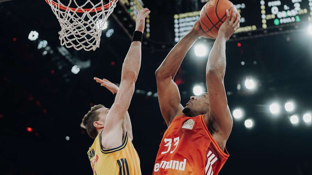 David McCormack Dunk