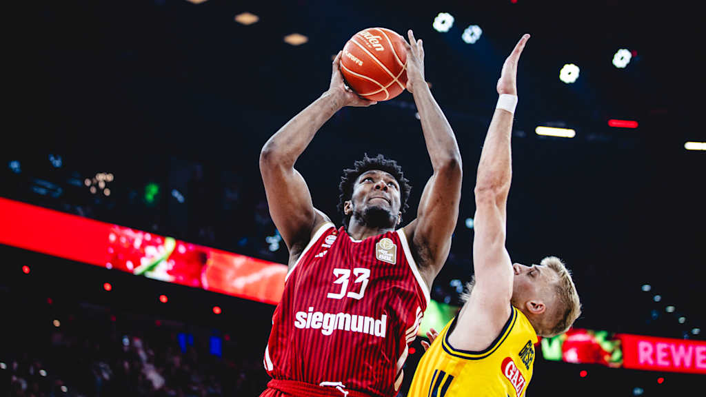 David McCormack Zug zum Korb