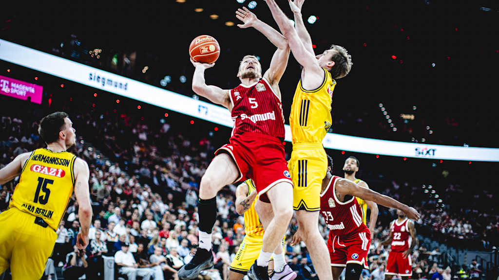 Giffey Layup