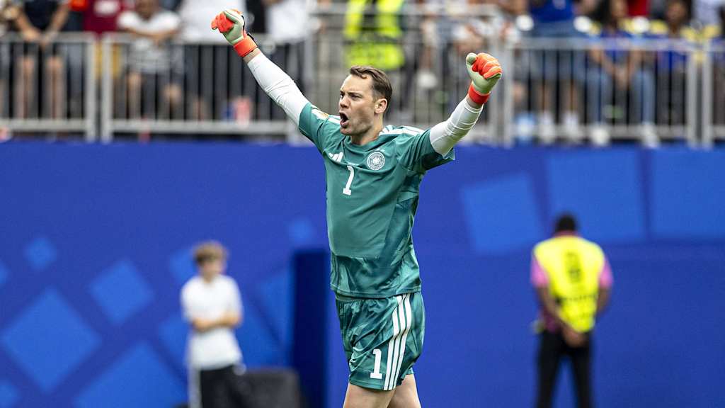 Manuel Neuer bejubelt ein Tor beim DFB-Sieg gegen Curacao