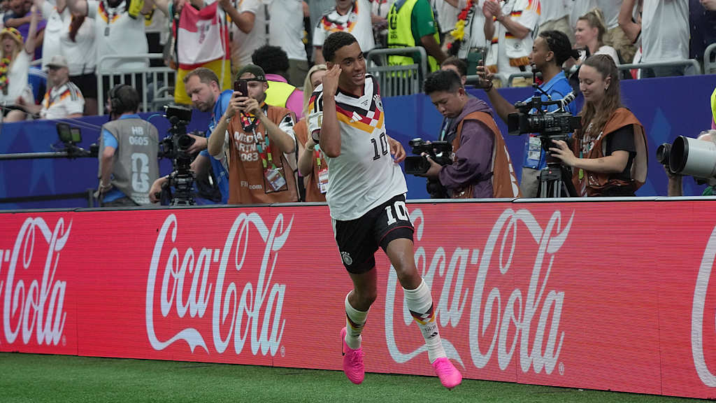 Jamal Musiala bejubelt ein Tor im DFB-Trikot gegen Curacao