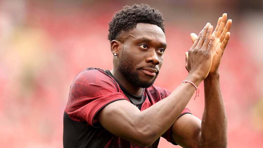 Alphonso Davies klatscht in die Hände nach dem Sieg Kanadas gegen Katar