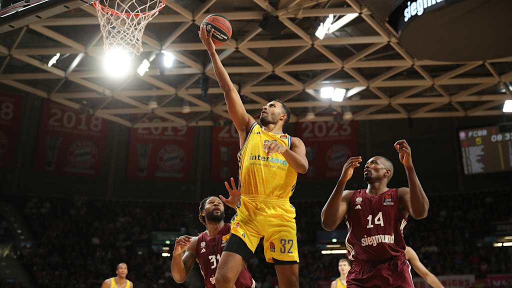 Johannes Thiemann Layup