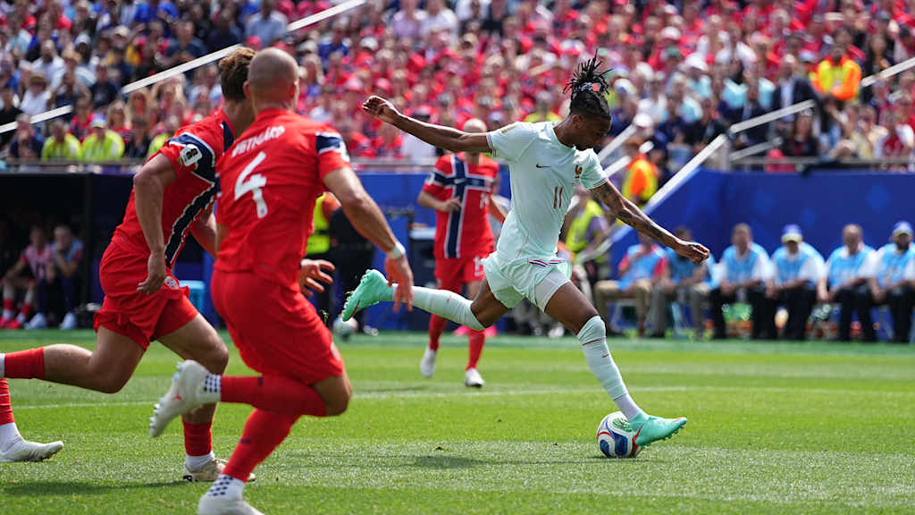 Michael Olise beim Torschuss während des 4:1-Sieges von Frankreich gegen Norwegen bei der Weltmeisterschaft 2026