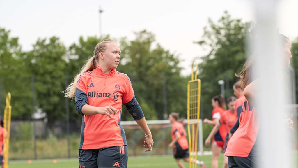 Eszter Reszler während einer Trainingseinheit der FC Bayern Frauen II.