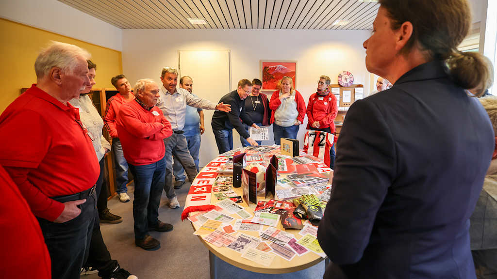 Teilnehmer eines Workshops für Demenzhelfer beim FC Bayern