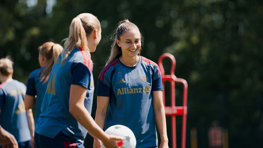 Die FC Bayern Frauen im Zuge der ersten Trainingseinheit der Saison 2026/27.
