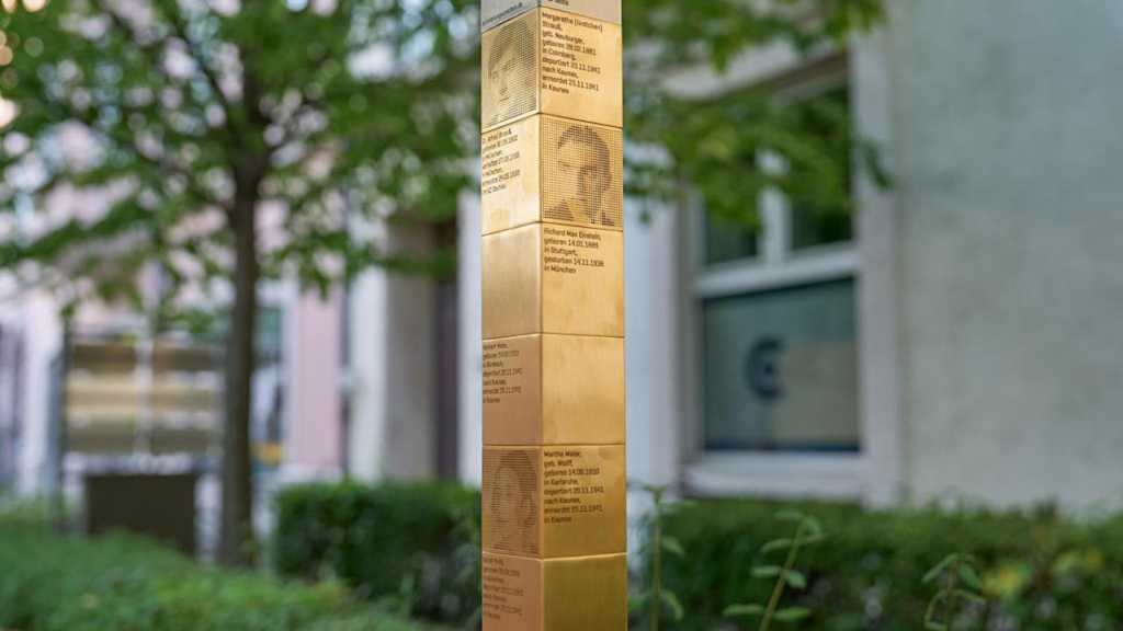 A column with memorial plaques for FC Bayern members who fell victim to National Socialism