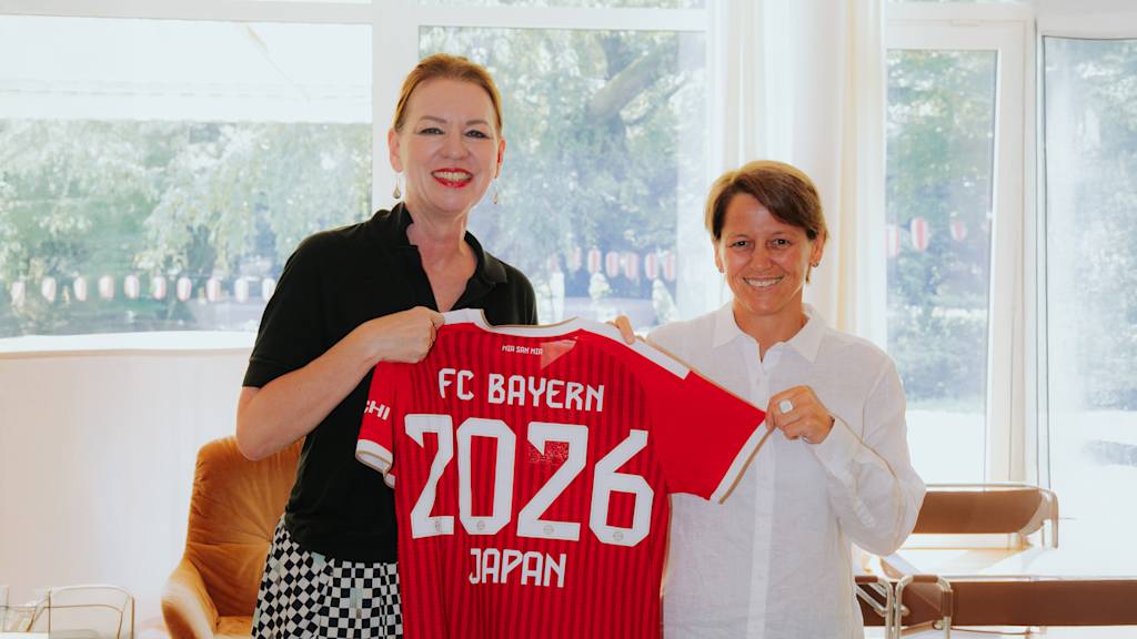 Petra Sigmund und Bianca Rech im Zuge des Besuchs in der deutschen Botschaft in Tokio.