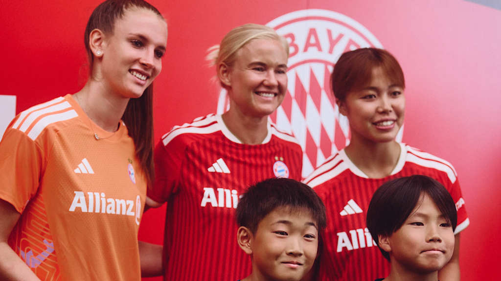 Mahmutovic, Tanikawa und Harder bei einem Interviewtermin