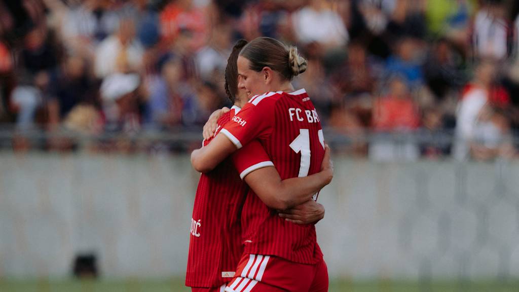 Klara Bühl bejubelt ein Tor für die FC Bayern Frauen.