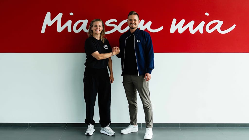 Dr. Eva Zier und IFI Andreas Giglberger schlagen ein.