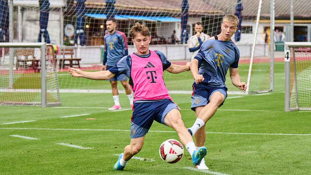 Tim Binder verteidigt den Ball.