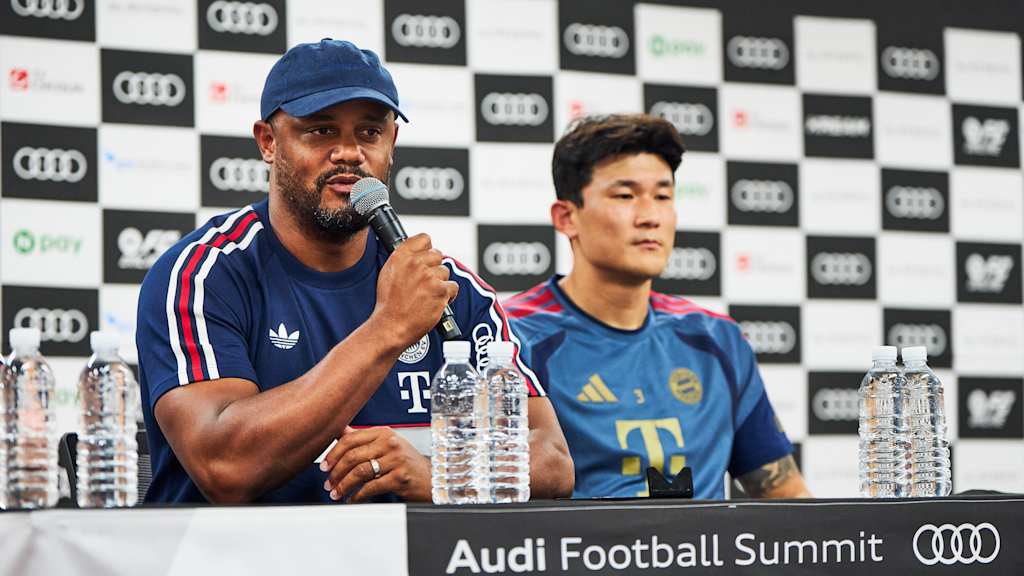 Vincent Kompany supervises FC Bayern training