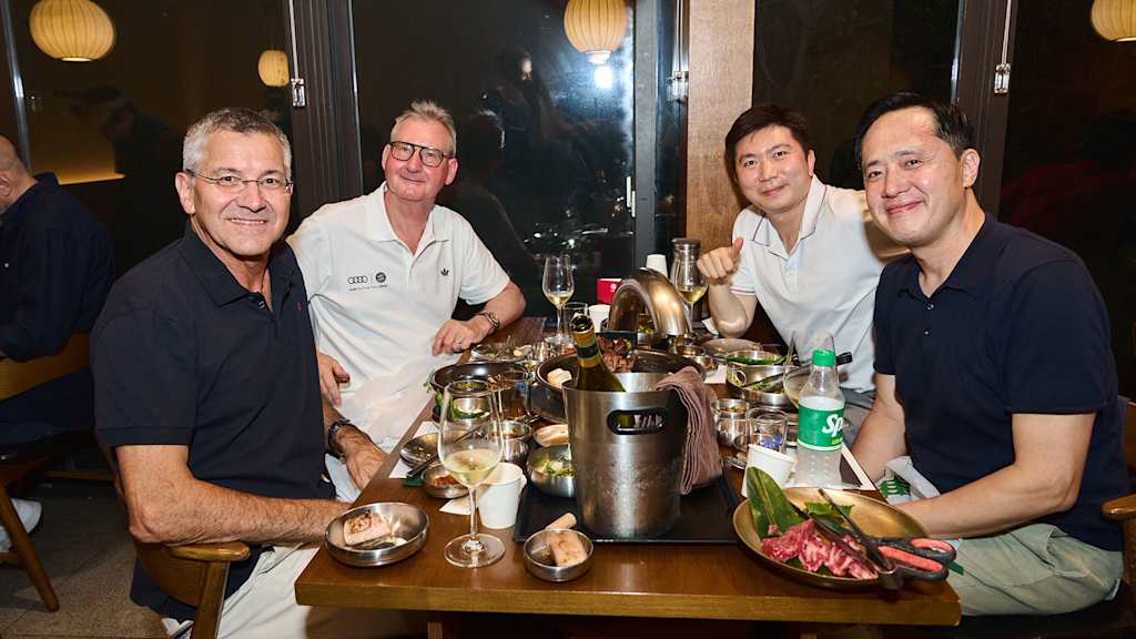 Das FC Bayern-Präsidium um Herbert Hainer und Prof. Dr, Dieter Mayer beim Abendessen mit Vereinsverantwortlichen von Jeju SK