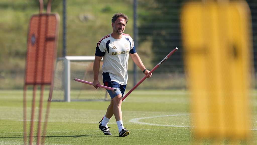 Trainer José Barcala auf dem Trainingsplatz.