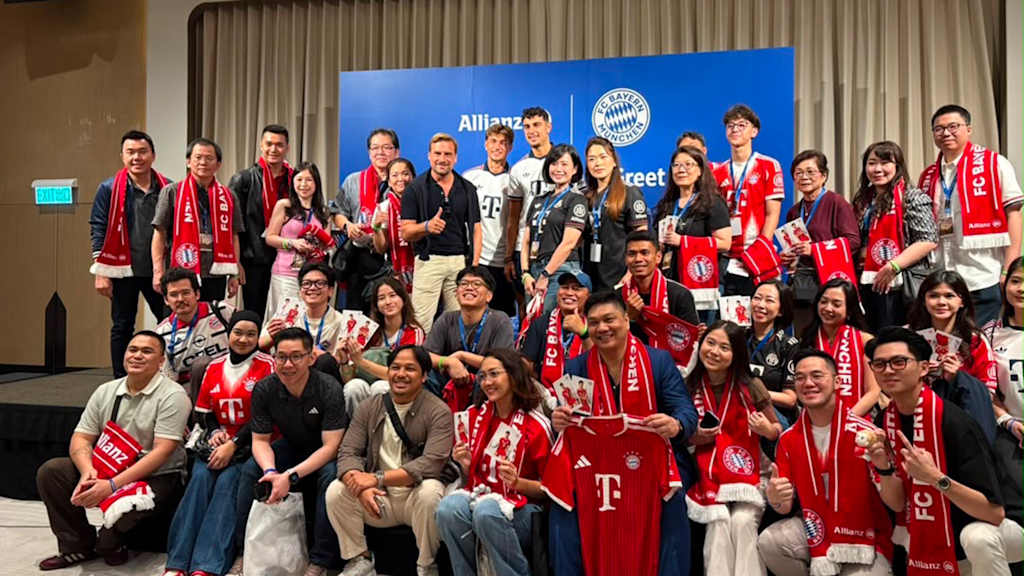 Gruppenfoto beim Meet&Greet der Allianz mit Tom Bischof und Aleksandar Pavlovic