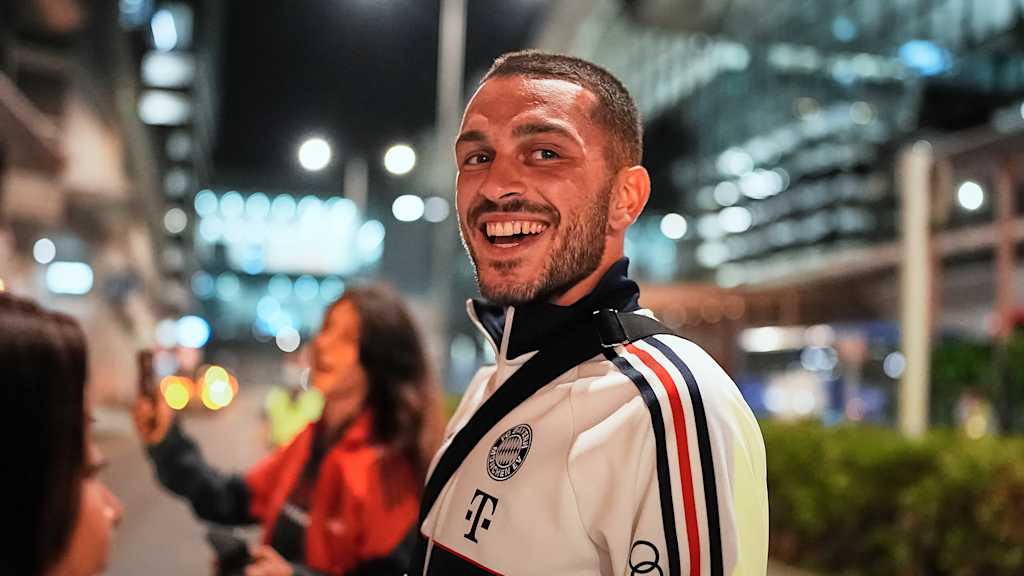 Arijon Ibrahimovic lacht in die Kamera