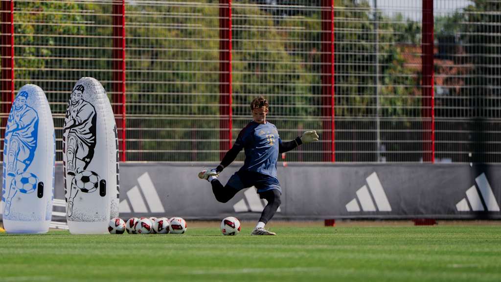 Jonas Urbig auf dem Trainingsplatz