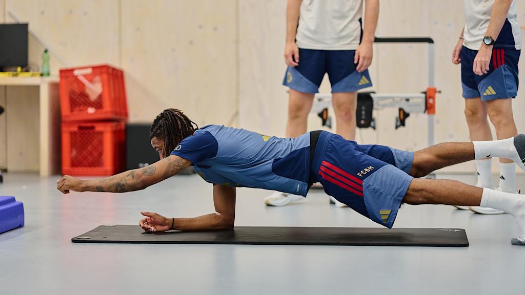 Michael Olise bei den Leistungstests des FC Bayern