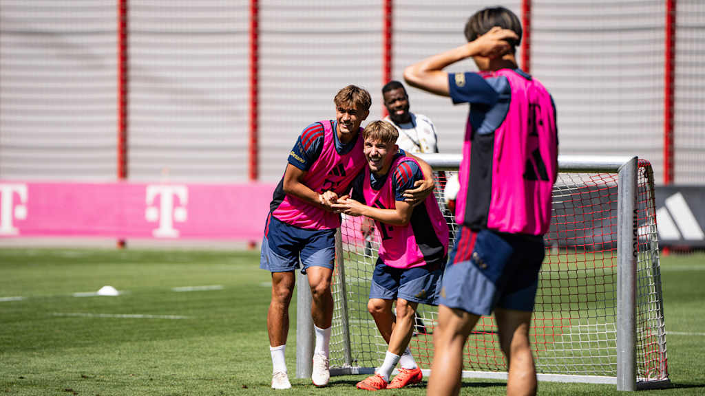 Viel Spaß im Abschlusstraining vor dem Telekom Cup hatten Tom Bischof und Lennart Karl.