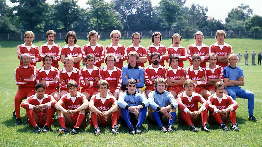 Wer findet den jungen Augenthaler? Tipp: In der ersten Reihe wird's spannend.