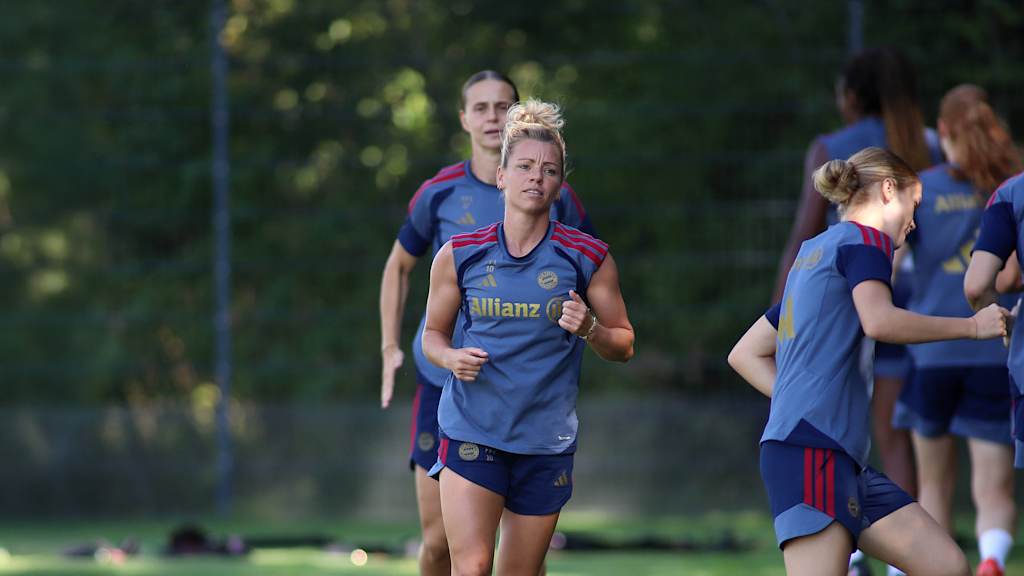 Linda Dallmann während einer Trainingseinheit der FCB-Frauen.